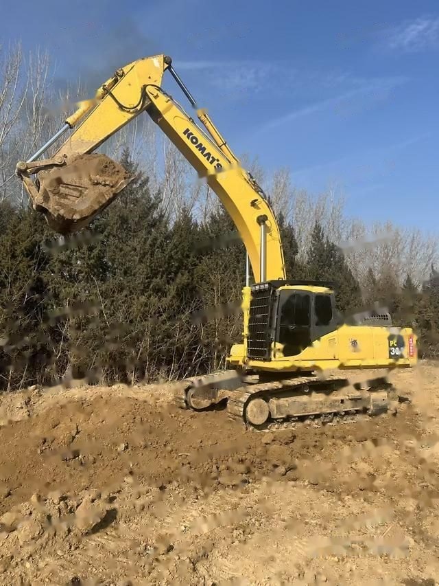 Komatsu PC360-8M0