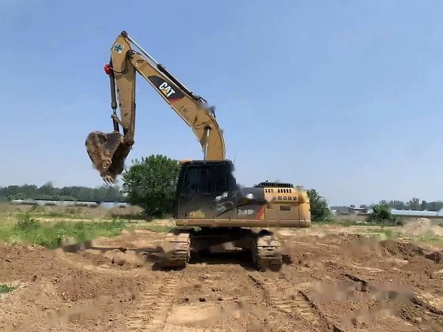 Caterpillar 323D2L