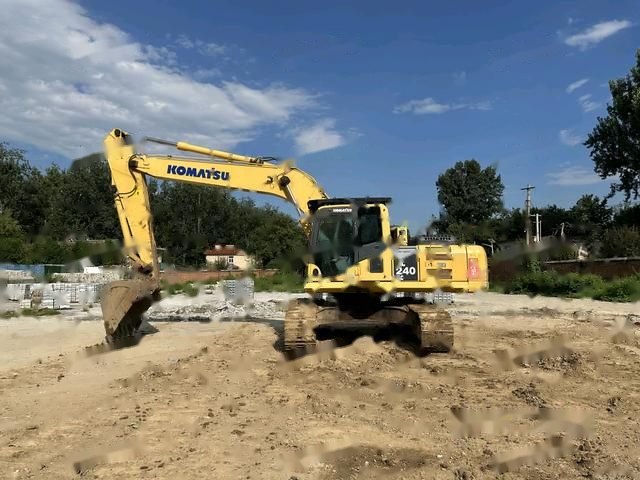Komatsu PC240LC-8M0