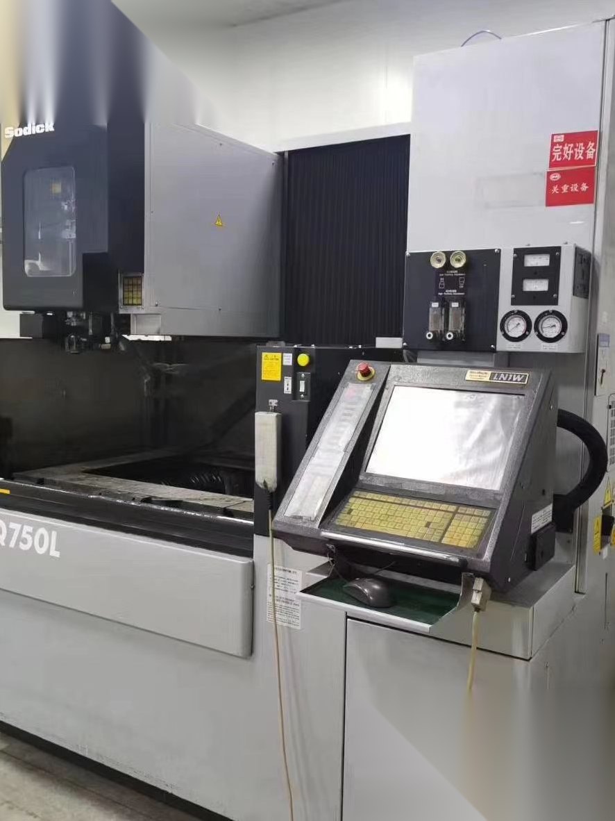 沙迪克 AG75L日本高精度 CNC 电火花成形机