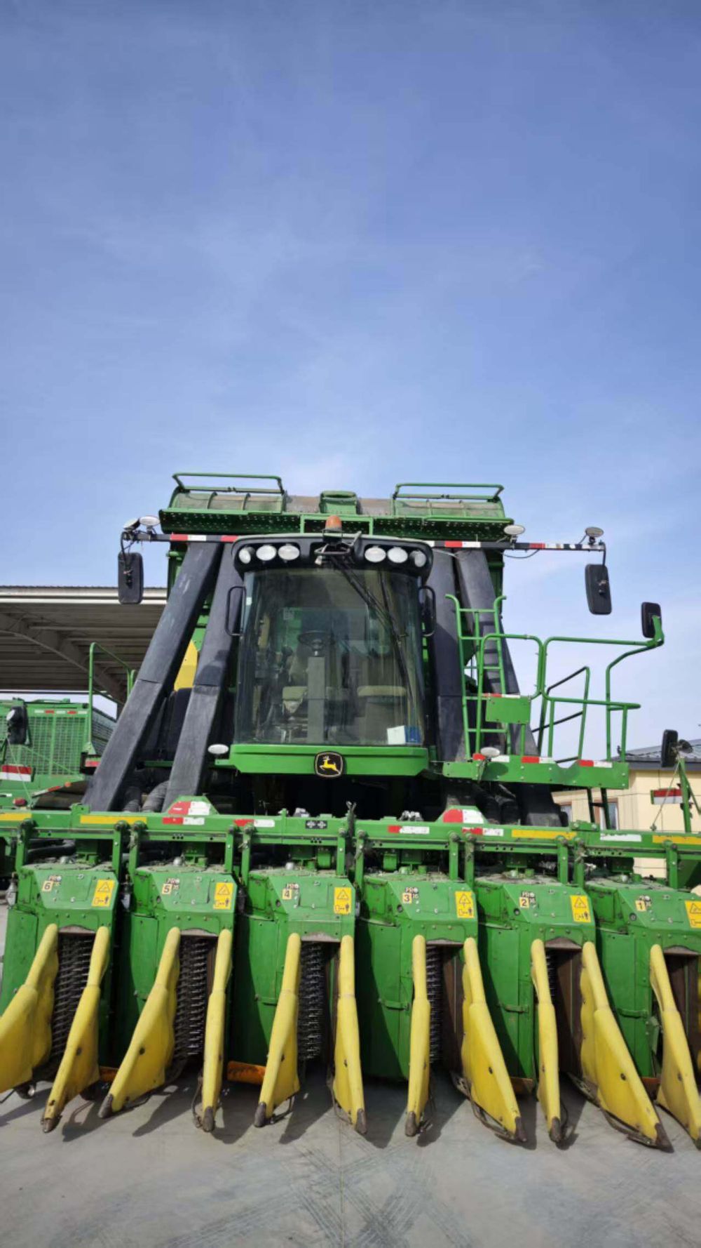 John Deere CP690自走式打包摘棉机